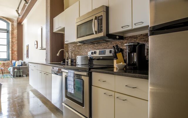 Spacious CLE Apartments by Frontdesk