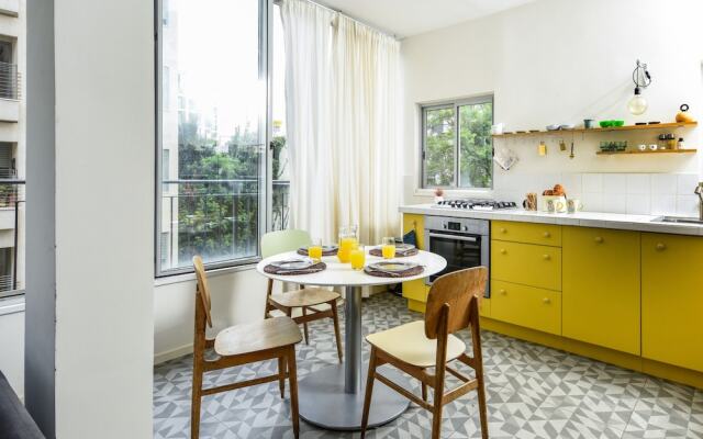 One of a kind Bright Modern and Central