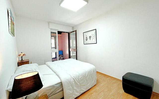 Nice 110m With Balcony In The Downtown