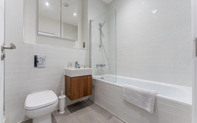 Contemporary 2 Bed Apartment Solihull NEC