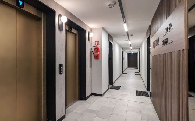 Blue Studio for 4 in Gdansk by Renters