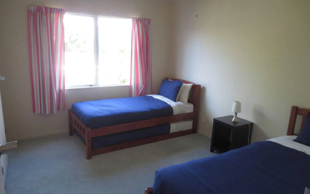Howards Mountain Lodge