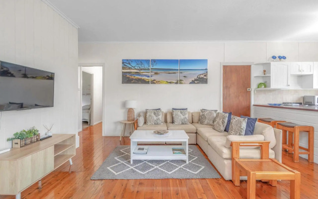 Sandlines at Hyams Beach 4pm Check Out Sundays