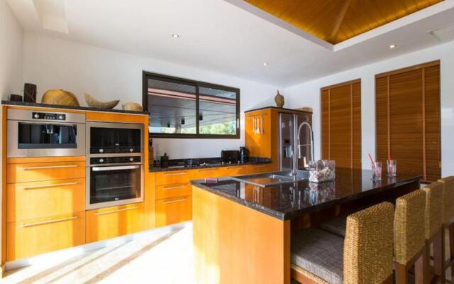 Dasiri Lakefront Villa Premium