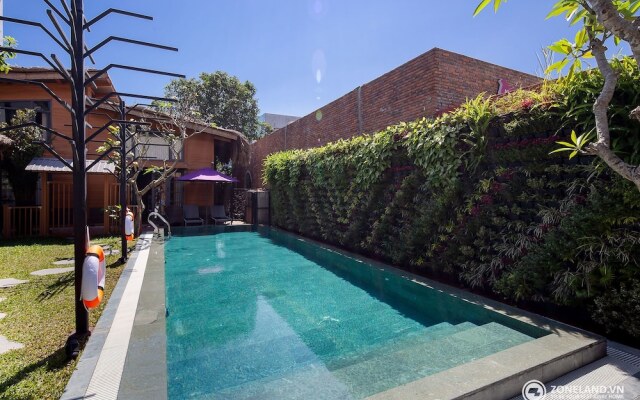 Tropical Forest Hostel & Apartments