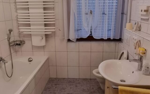 Completely Renovated House From 22 Euro pp and day