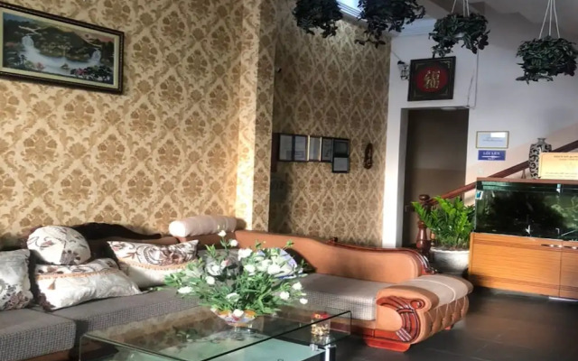 Quang Chien Hotel by Zuzu