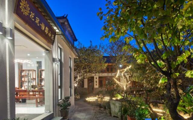Yixin Courtyard hotel (Dali Ancient City South Gate)