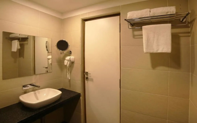 OYO 1460 Hotel Park N