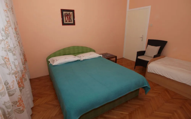 Apartment 752