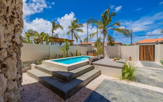 Newly Renovated Amazing Location Private Pool