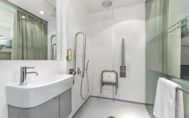 YOTELAIR Amsterdam Schiphol - Transit Hotel