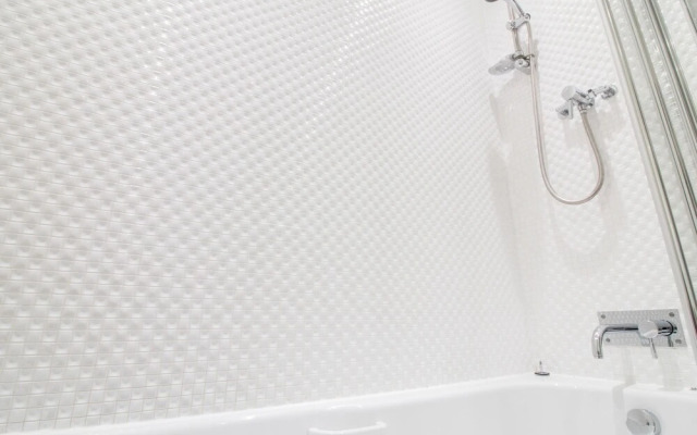 Stunning 3 BR Penthouse Apartment, River View