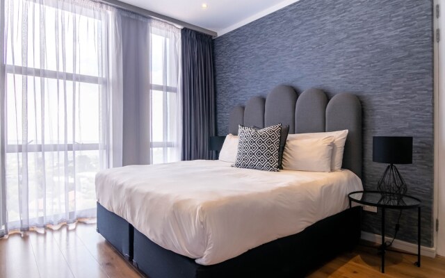 Sandton Smart Apartment Seventeen