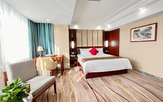 Skyline Plaza Hotel