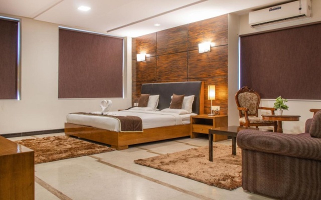 Omatra Hotel Infantry Road