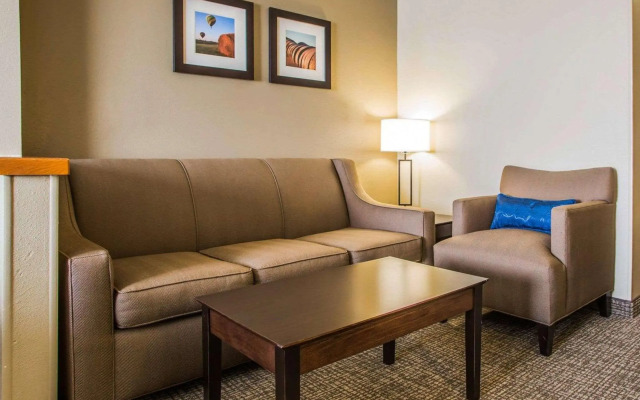 Comfort Inn & Suites Waterloo - Cedar Falls