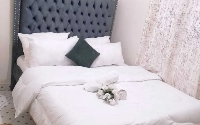 Lux suites Meridian Court Apartments