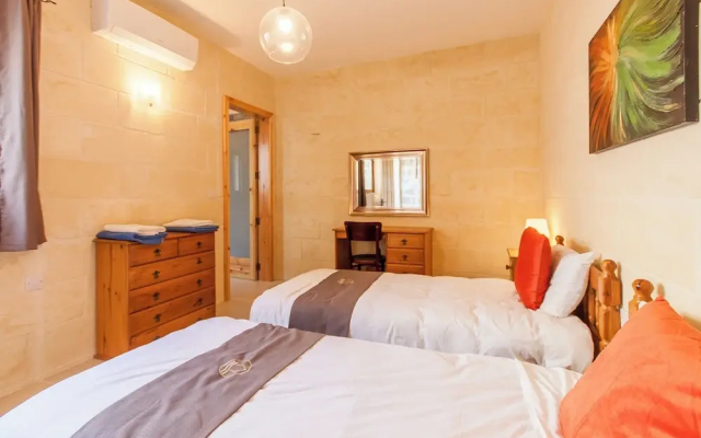 Naduri, Beautiful Gozitan Villa + Pool