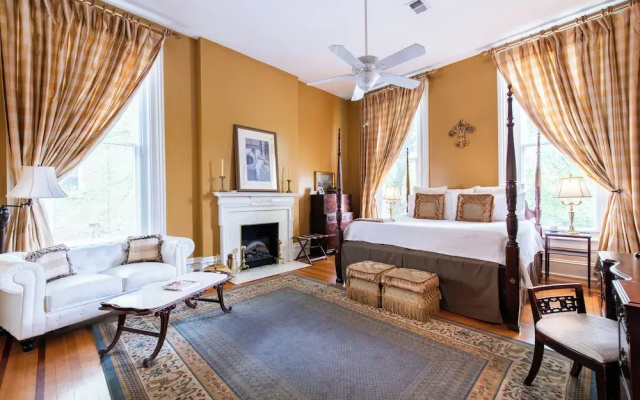 DuPont Mansion Bed & Breakfast