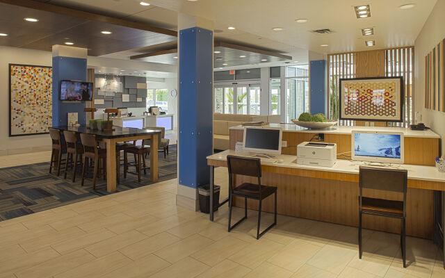 Holiday Inn Express & Suites Boise Airport by IHG