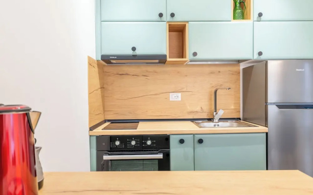 Tirent Apartment-Modern 1-Bedroom Stay Near Liqeni i Thatë