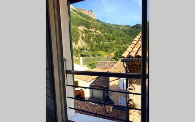 Chaleureux appartement au calme avec vue apaisante