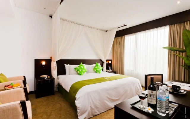 The Loft Seaside Suites