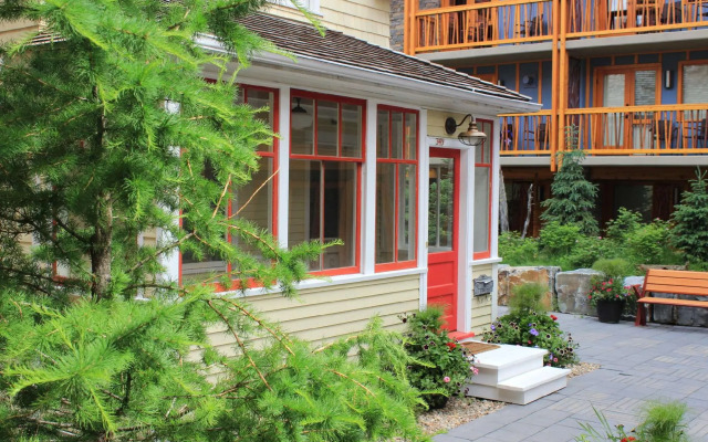 Moose Hotel And Suites