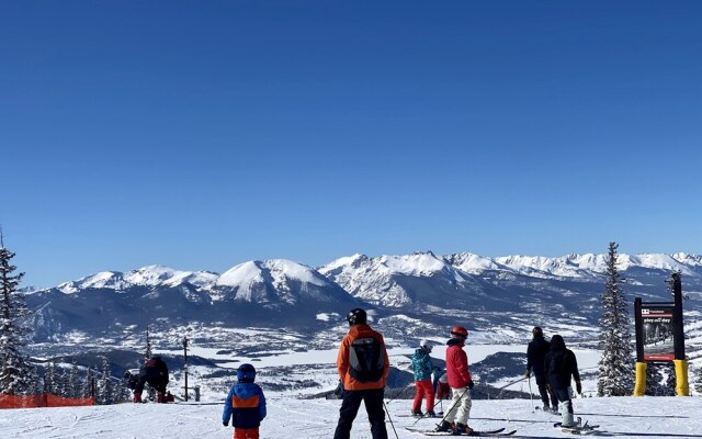 Arapahoe Lodge #8102 by Summit County Mountain Retreats