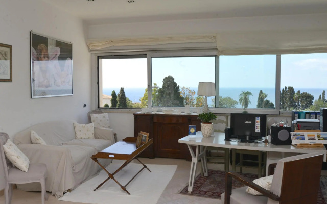 Mon Repos Luxury Suites