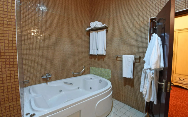 Imperial Royale Hotel
