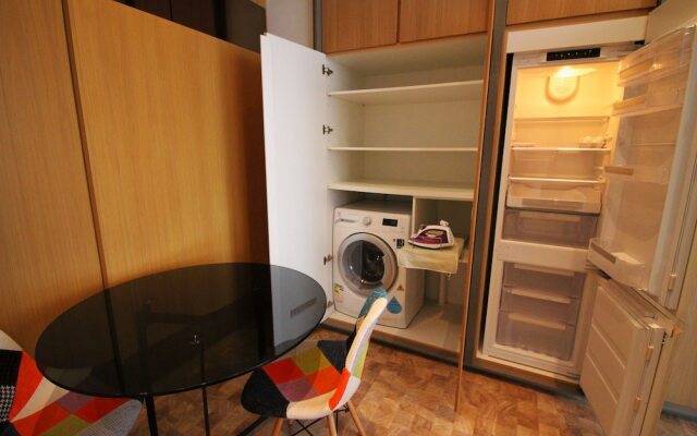 Expressionz Professional Suites by HnH