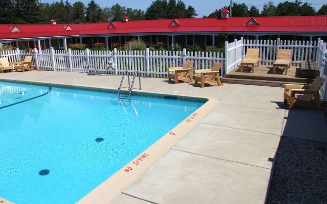 Mackinac Lake Trail Motel
