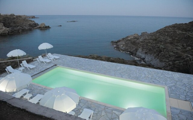 Amazing Home in Ampela, Syros With 6 Bedrooms and Outdoor Swimming Pool