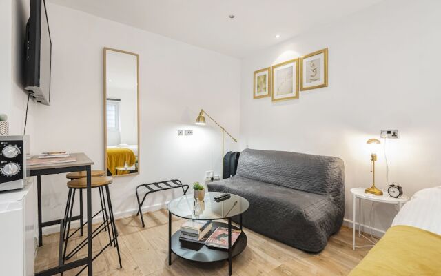 Beautiful Hyde Park Studio Flat