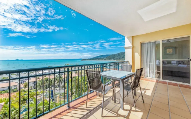 Ocean Views Galore - Airlie Beach