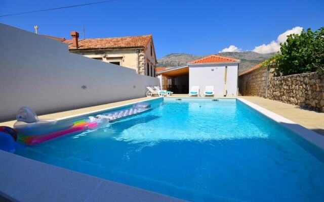 Holiday Home Belmondo