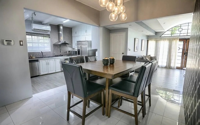 Pool and Jacuzzi Vacation Home