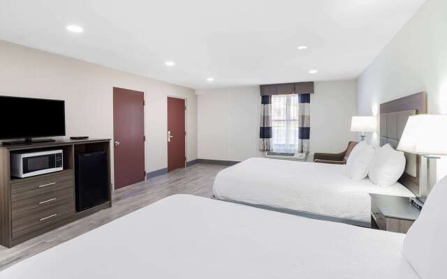 Ramada by Wyndham Hendersonville