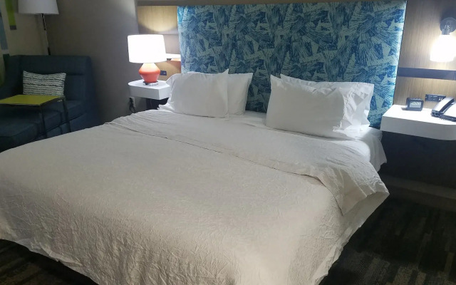 Hampton Inn & Suites Kansas City-Merriam