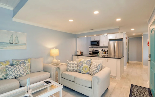 Poolside Madeira Beach Abode w/ Balcony!