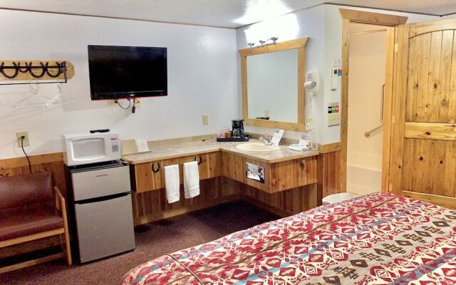 Livingston Inn - Historic