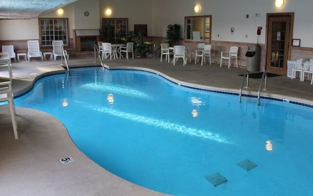 Days Inn & Suites by Wyndham Williamsburg IA North