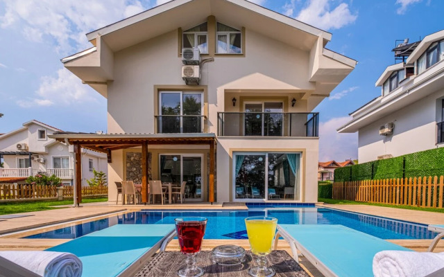 Lilly Villa 1