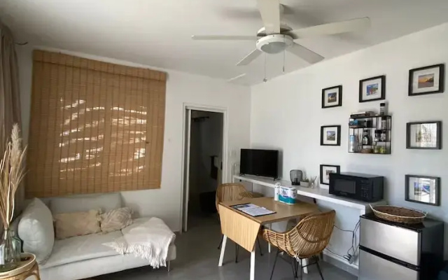 Palm Beach Vacaysuites - Garden Suite - Poolside