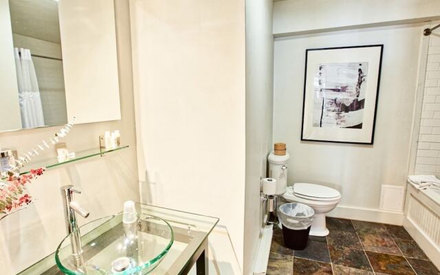 The Haus on Mirror Lake