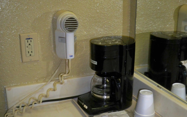 Scottish Inn & Suites