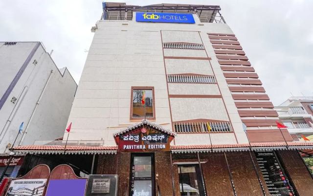 Pavithraa Deluxe Suites by OYO Rooms