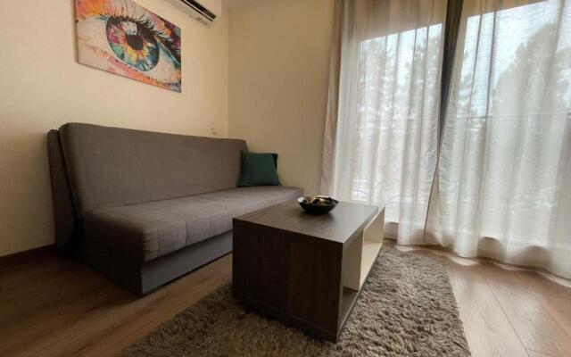 Empire Queen Apartments